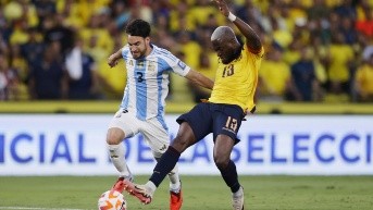 Nicolás Taglafico habló de la falta penal a Ángelo Preciado en el Ecuador vs. Argentina. (EFE)