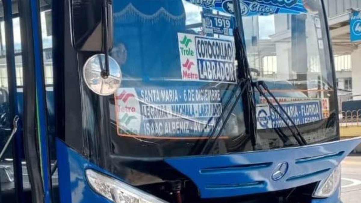 Imagen referencial de un bus de servicio urbano en Quito. (Cortesía de Quito Informa)