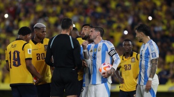 Moisés Caicedo salió expulsado del Ecuador vs. Argentina por la última fecha de las Eliminatorias Sudamericanas. (API)