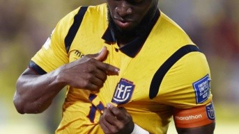 Enner Valencia celebra su gol ante Argentina este martes en un partido de la última fecha de las eliminatorias sudamericanas a la Copa Mundial de 2026. (EFE)