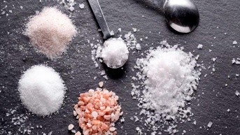 Varios tipos de sal. (Shutterstock)