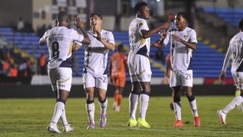 Jugadores de Liga de Quito celebrando el triunfo. (ECUAVISA)