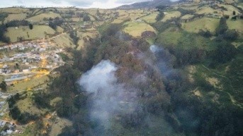 Imagen aérea de la zona en donde se produjo el incendio forestal en San Juan. (Cortesía del CBQ)