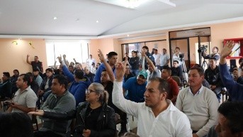 La reunión de los dirigentes del transporte de Pichincha, este 13 de septiembre. (ROLANDO ENRIQUEZ / API)