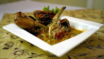 Un platillo que tiene al cangrejo como ingrediente principal. (API)