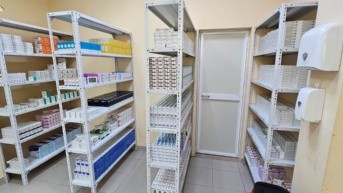 Imagen de archivo de junio de 2023, en la farmacia del Hospital del IESS en Esmeraldas. (IESS)