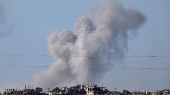 El humo y el desastre que han dejado los ataques de Israel en Gaza (Foto de EFE)