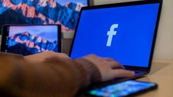 Foto referencial a seguridad de Facebook. (Pexels)