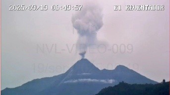 El reventador suelta piroclásticos (Foto del Ecu911 de Ibarra)