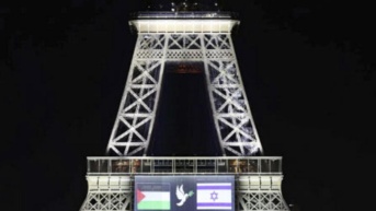 Fotografía de la Torre Eiffel con las banderas palestina y de Israel tomada por Anne Hidalgo. París apoya la iniciativa presentada ante las Naciones Unidas por el presidente de la República Francesa para el reconocimiento del Estado de Palestina. (Foto de EFE)