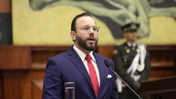 Gonzalo Albán se defiende en el Pleno de la Asamblea Nacional (Flickr)