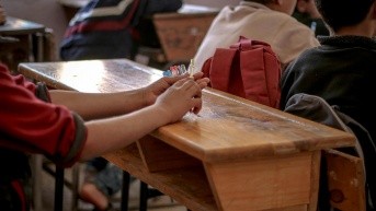 Imagen referencial para graficar a estudiantes en un aula de clases (Pexels)