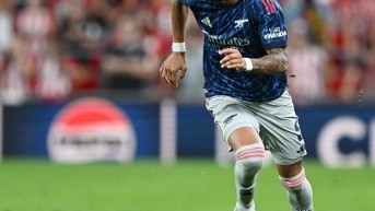 Piero Hincapié podrá tener su primer partido como titular con el Arsenal en la Premier League. (Redes sociales)