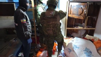 Militares en el interior de la cárcel de Guaranda, Bolívar. (Brigada de Caballería Blindada - Ejército)
