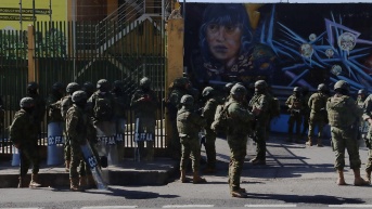 Militares en el sector de San Miguel del Común, al extremo norte de Quito. Imagen referencial. (API)