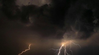 Fuertes tormentas en la Amazonía (Foto de Luka Vovk [Unsplash])