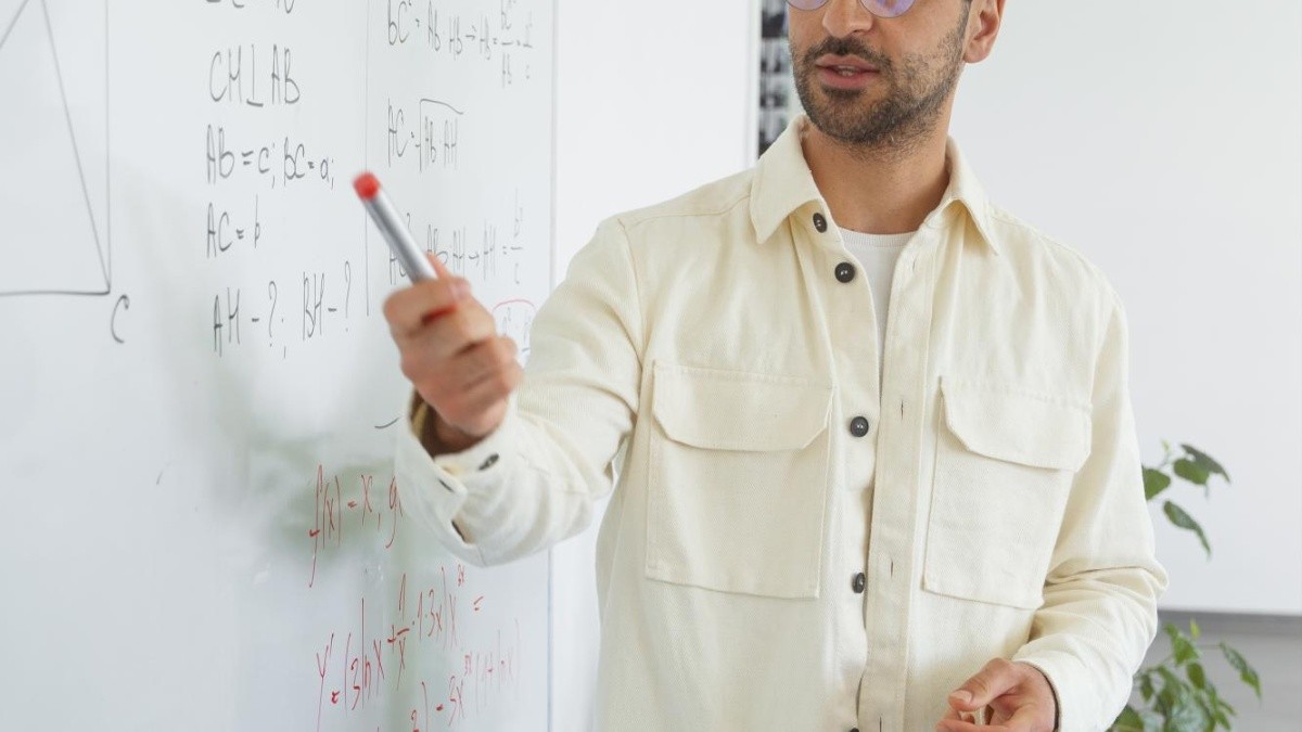 Imagen referencial de un docente. (Freepik)