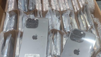 Los teléfonos celulares que fueron decomisados. (Cortesía de Senae)