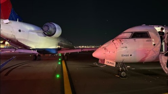 Accidente entre dos aviones en tierra (Foto web)