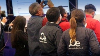 Imagen referencial de observadores electorales. (CNE)