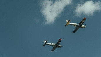 5 aviones de combates vistos cerca de las costas de Venezuela (Foto de Tiago Ferreira [Unsplash])