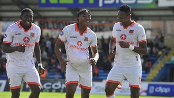 Kevin Becerra, jugador de Libertad, celebra su gol contra Orense por la LigaPro (API)