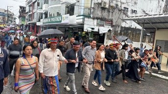 Representantes de la Conaie en una marcha en Pastaza. (Foto: Conaie)