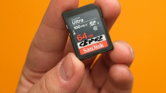 ¿Es bueno usar tarjetas sd? (Foto de Cemrecan Yurtman [Unsplash])
