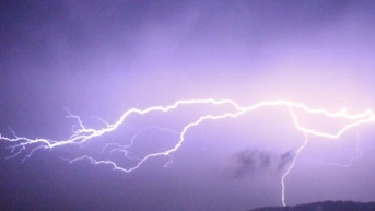 Foto archivo de tormentas eléctricas en Quito (Foto de Tumbaco Informando)