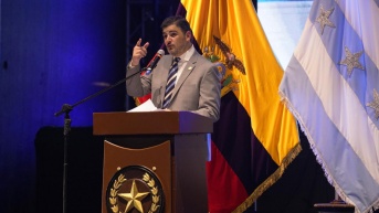 El alcalde de Guayaquil, Aquiles Álvarez, durante la sesión solemne de este jueves 9 de octubre. (César Muñoz / API)
