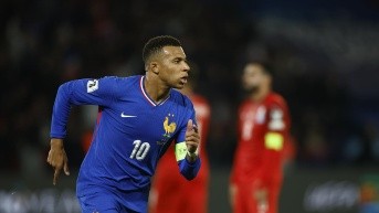 Kylian Mbappé anotó un gol y repartió una asistencia en el triunfo de Francia a Azerbaiyán en las Eliminatorias al Mundial 2026. (EFE)