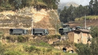 37 vehículos con productos e insumos llegaron a la capital imbabureña. (Ecuavisa)