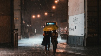 Foto referencial de fuertes lluvias (Miguel Lindo [Unsplash])