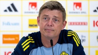 Jon Dahl Tomasson no sigue siendo entrenador de Suecia, tras perder ante Kosovo. (Redes sociales)