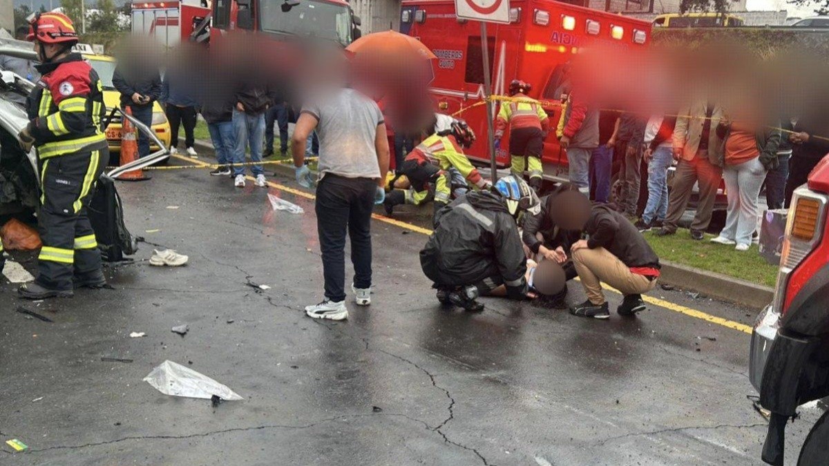 Seis personas resultaron heridas. (Bomberos Quito)