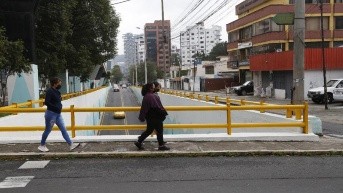 La avenida Atahualpa tiene un alto flujo de vehículos y peatones. (Cortesía de Quito Informa)