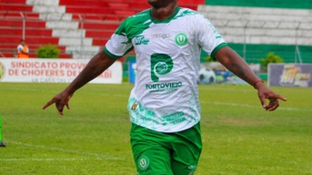 Brayan Angulo se encuentra estable, después de ser herido de bala, en las inmediaciones del estadio Reales Tamarindos, en la mañana de este jueves 16 de octubre. (Redes sociales)