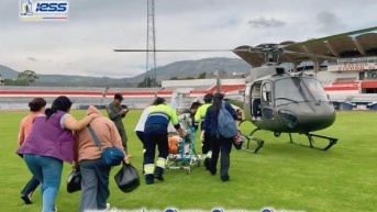 Imagen de la evacuación del paciente en helicóptero en Imbabura. (Cortesía del IESS)
