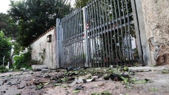 Restos del carro de Sigfrido Ranucci, periodista italiano, tras la explosión de su vehículo. No se reportaron heridos. (EFE)