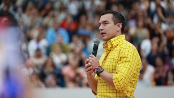 El presidente Daniel Noboa, durante un encuentro con ciudadanos. (Presidencia)