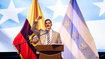 Imagen de Aquiles Álvarez, alcalde de Guayaquil, en la sesión solemne por los 205 años de Independencia de Guayaquil. (Aquiles Álvarez (red social X))