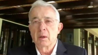 Captura de pantalla de un video que muestra al expresidente de Colombia Álvaro Uribe, hablando durante una audiencia este martes, en Bogotá (Colombia). (Tribunales de Bogotá y Cundinamarca / EFE)