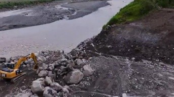 Trabajos por la erosión del río Coca. (Foto: Televistazo)