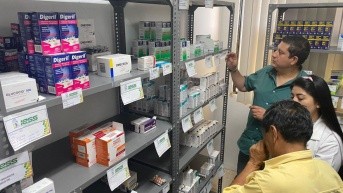 Medicinas en estantería. (Foto: IESS)