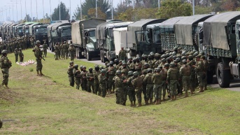 Quito, lunes 13 de octubre del 2025. Convoy del Gobierno que salió de Tababela a Imbabura. (API)