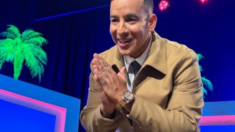 El reguetonero puertorriqueño Daddy Yankee habla durante el tercer día de la Semana de la Música Latina de Billboard este miércoles, en el teatro The Fillmore, en Miami Beach. (EFE)