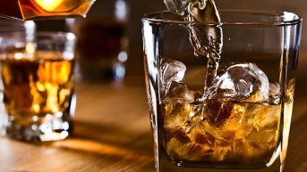 Alerta del Reino Unido por alcohol adulterado con Metanol en ocho países, entre ellos Ecuador. (Web)