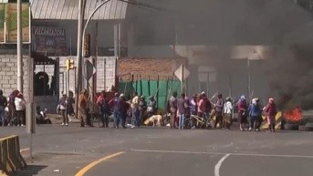 Cierre de vías en Cayambe. (Foto: Televistazo)