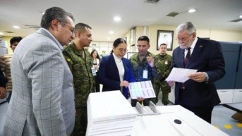 Impresión de las actas para la (Consejo Nacional Electoral)