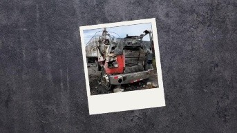 Un tráiler fue incendiado por manifestantes en Imbabura. (Ecuavisa)